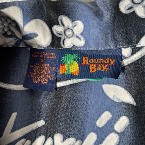 Roundy Bay Hawaiian women pineapple all over button down shirtSize extra large - Picture 5 of 5